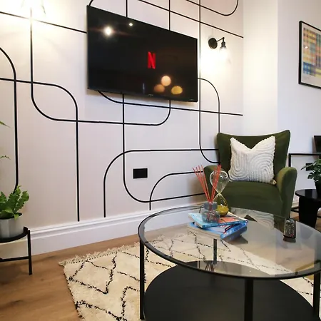 No2 Grosvenor House - Easy Access To The City
