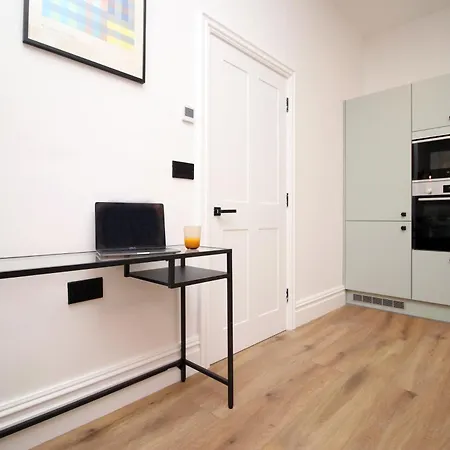 No2 Grosvenor House - Easy Access To The City Apartment Bristol